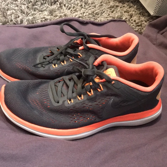 Nike running shoes - Picture 2 of 2